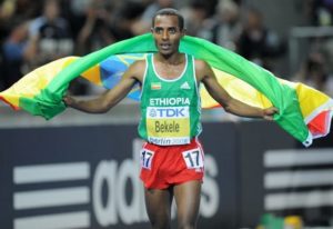 ２００４年 ケネニサ・ベケレ（エチオピア）１２分３７秒３５ ヘンゲロ（オランダ）